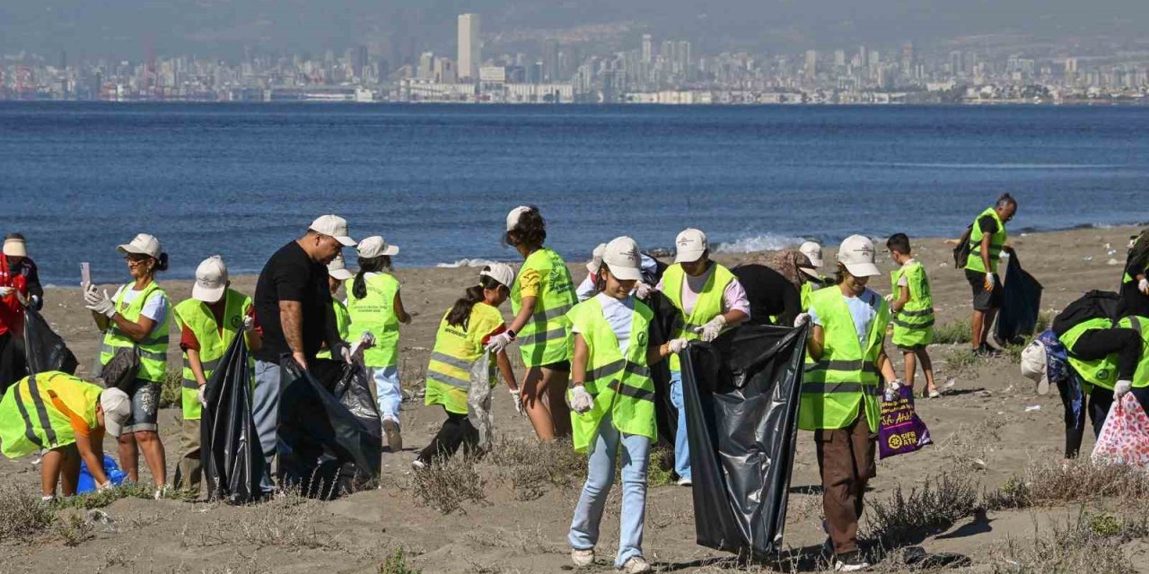 Mersin sahillerinde çöp topladılar