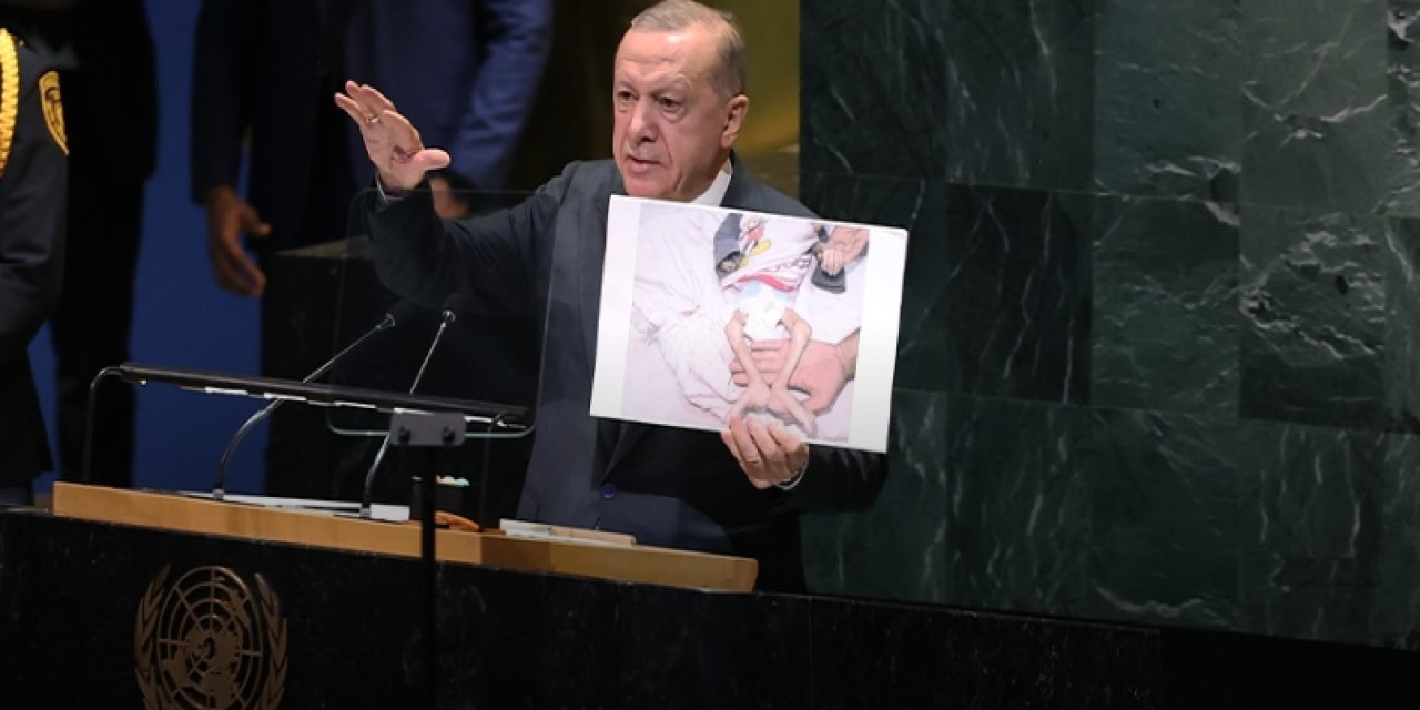 BM Genel Kurulunda Cumhurbaşkanı Erdoğan:  Gazze'deki masum sivillerin fotoğraflarını gösterdi