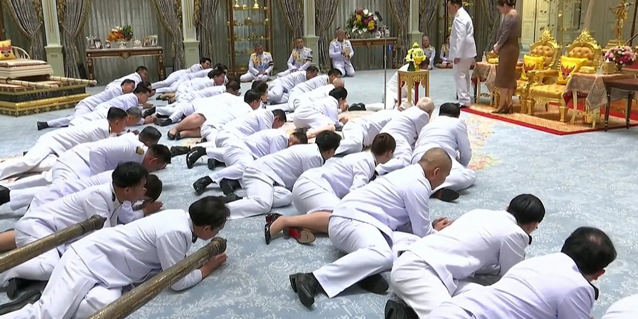 Tayland'da yeni hükümet göreve başladı