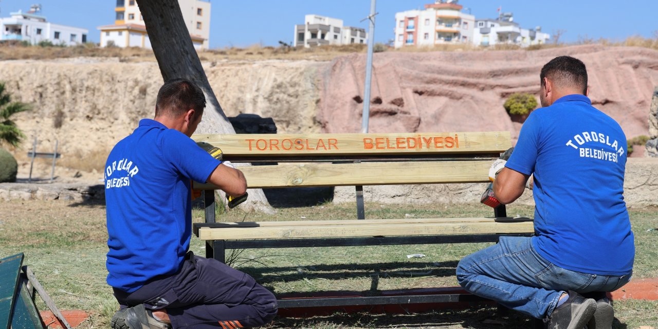 Toroslar’da değişim rüzgarı: kent mobilyaları ve oyun grupları yenileniyor