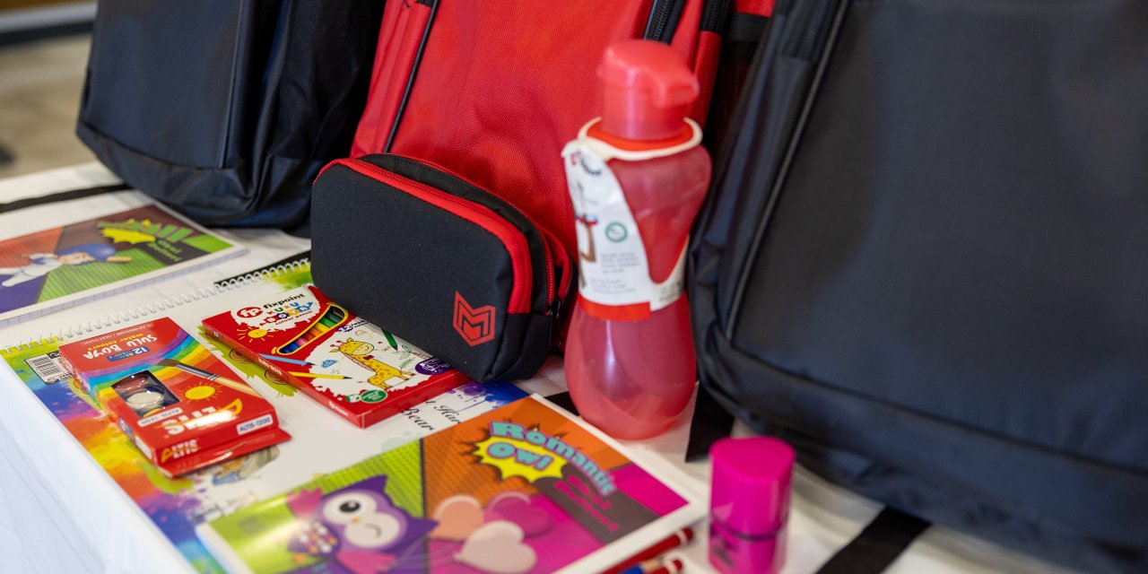 Mezitli’de minik kalemlere büyük sevinç: kırtasiye dağıtımı başladı