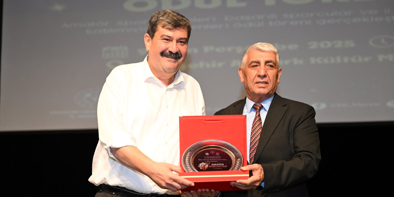 Başkan Yıldız'a, Mersin Sporuna destek ödülü