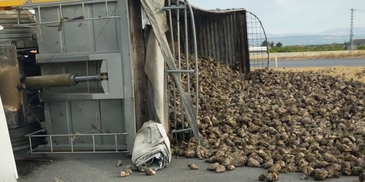 Malatya’da pancar yüklü tır devrildi 1 yaralı