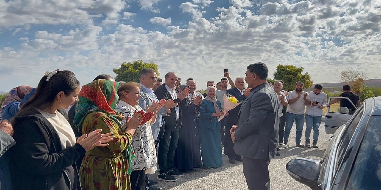 Bozova’da büyük sevinç, eski Belediye Başkanı Zeynel Taş tahliye edildi