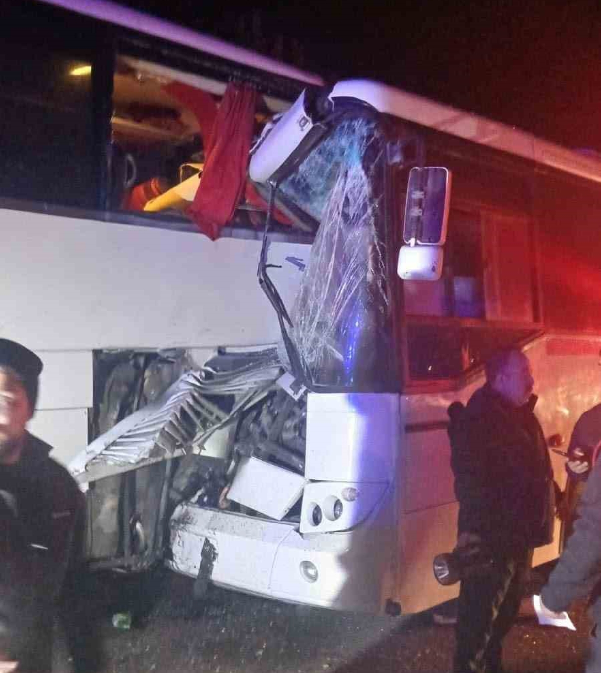 Otobüsler çarpıştı 13 yaralı