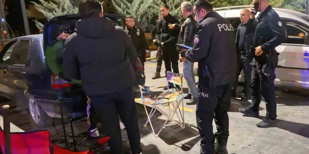 Açıkta alkol alan şahıslara ceza kesildi