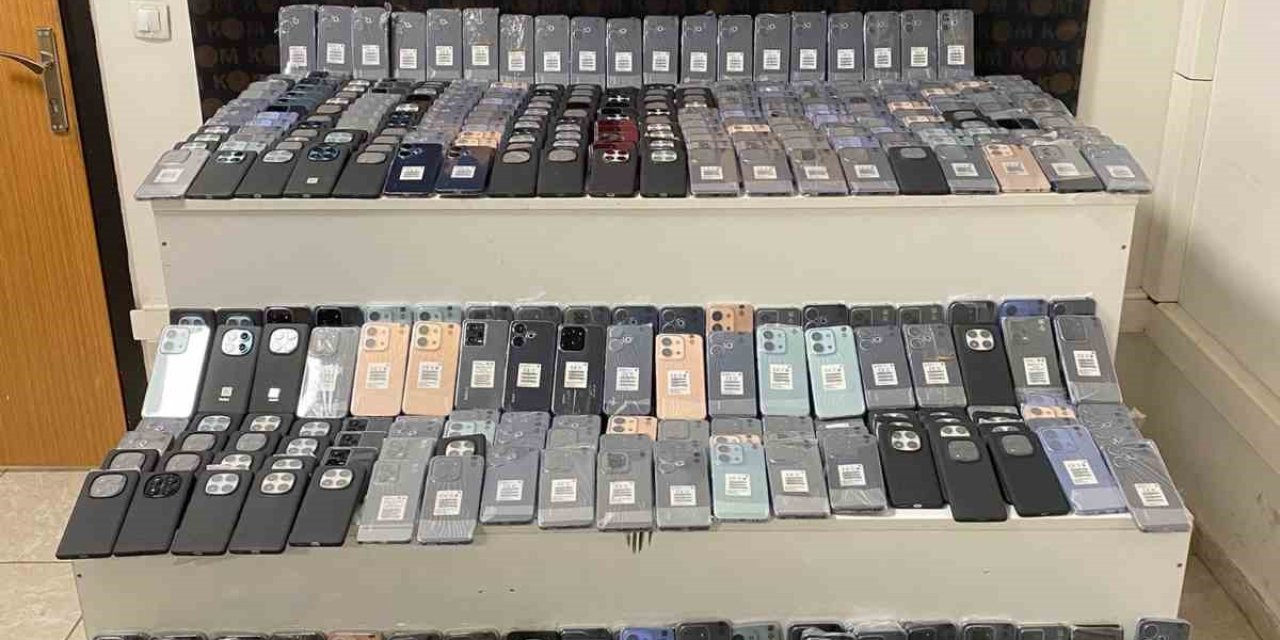 Mardin’de çok miktarda kaçak cep telefonu ele geçirildi