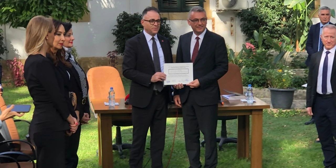 KKTC’nin yeni Cumhurbaşkanı mazbatasını aldı