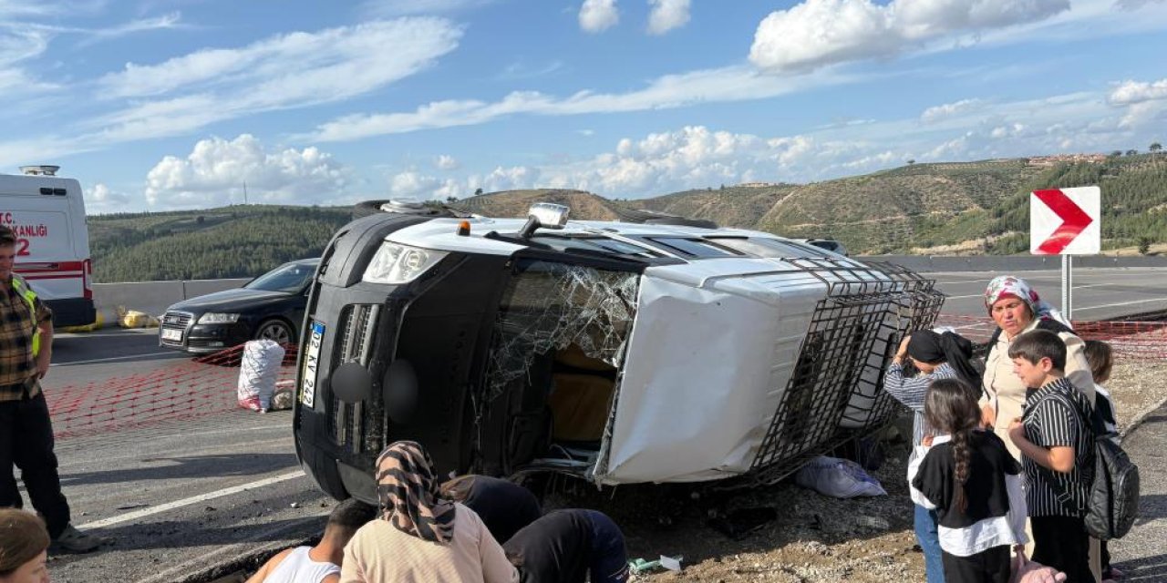 Yolcu minibüsü şarampole devrildi: 13 Yaralı