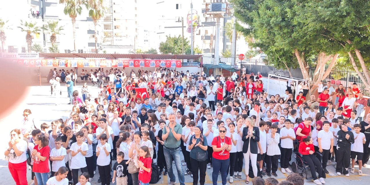 Şehit Fatih Soydan Ortaokulu’nda Cumhuriyet coşkusu