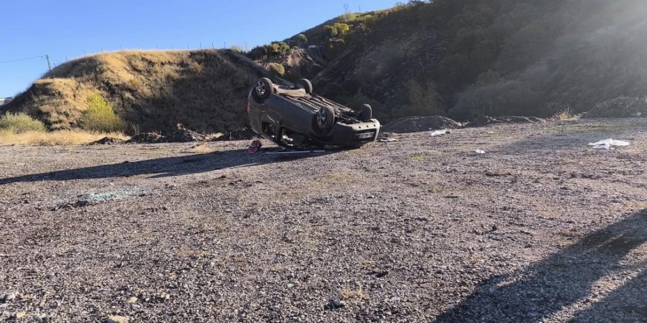 Hafif ticari araç takla attı: 5 yaralı