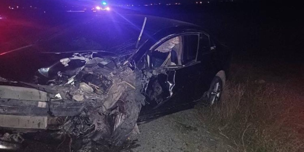 Ticari taksi ile otomobilin çarpıştı :1 ölü, 8 yaralı