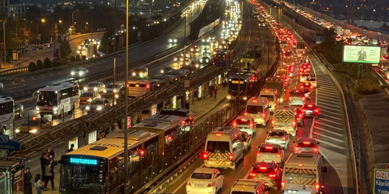 Bursa'da korkunç kaza, otomobil yolcu otobüsüyle çarpıştı