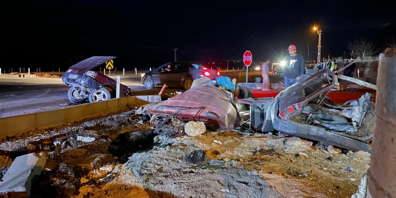 Kahramanmaraş’ta kazada otomobil ikiye bölünde