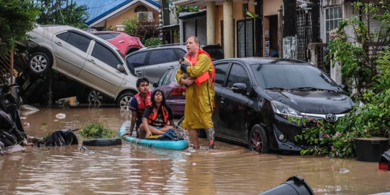 Filipinler'de süper tayfun alarmı: 100 bin kişi tahliye edildi, 300 uçuş iptal oldu