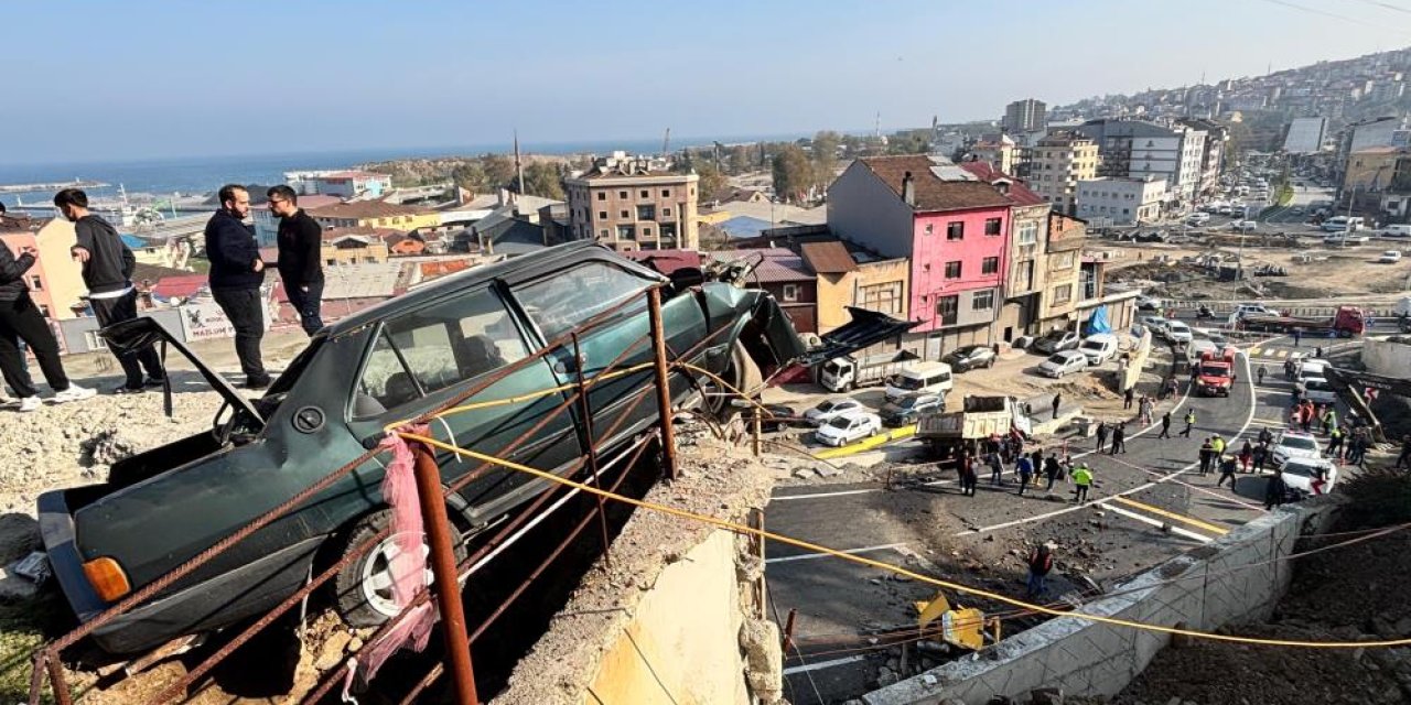 Freni boşalan kamyonet 3 araca çarptı, sonra 20 metreden yola uçtu