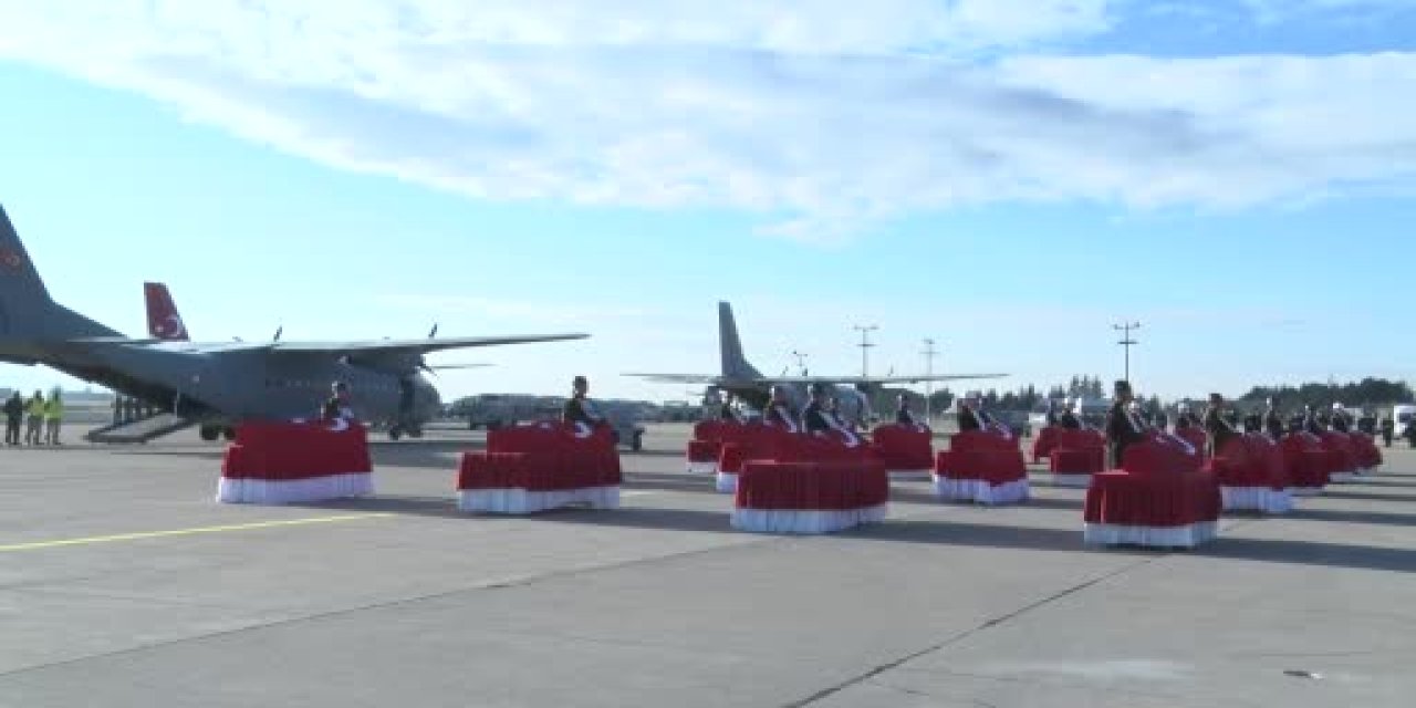 Türkiye şehitlerine ağlıyor! Kahramanlara son görev