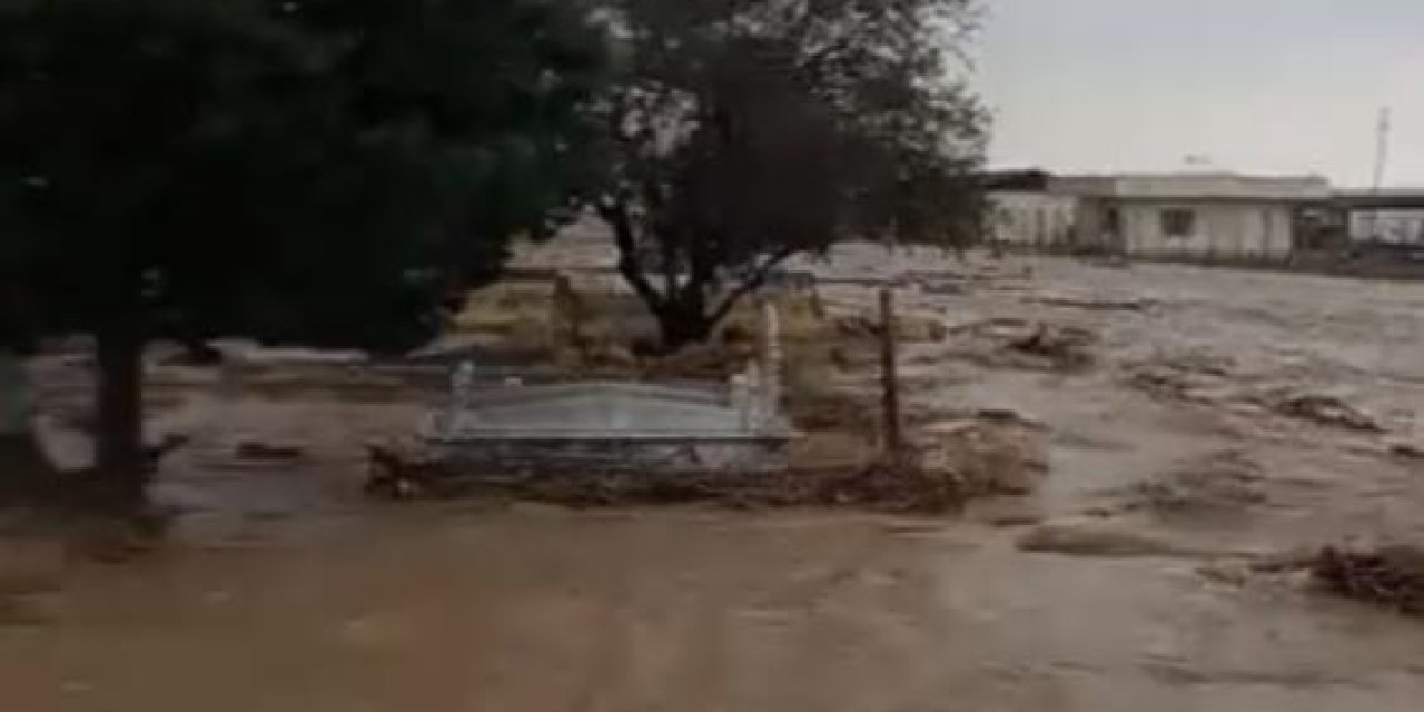 Mardin'de sağanak yağış sonucu dere taştı