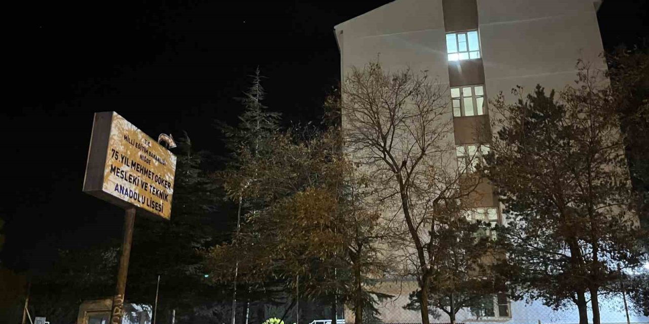 Niğde’de 6 öğrenci yedikleri pastadan sonra hastanelik oldu