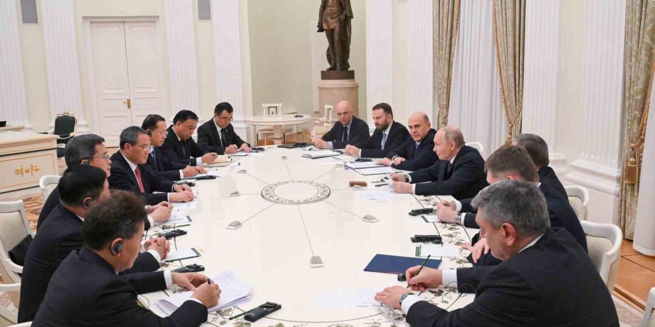 Rusya ile Çin yakınlaşması Putin ve Li bir araya geldi