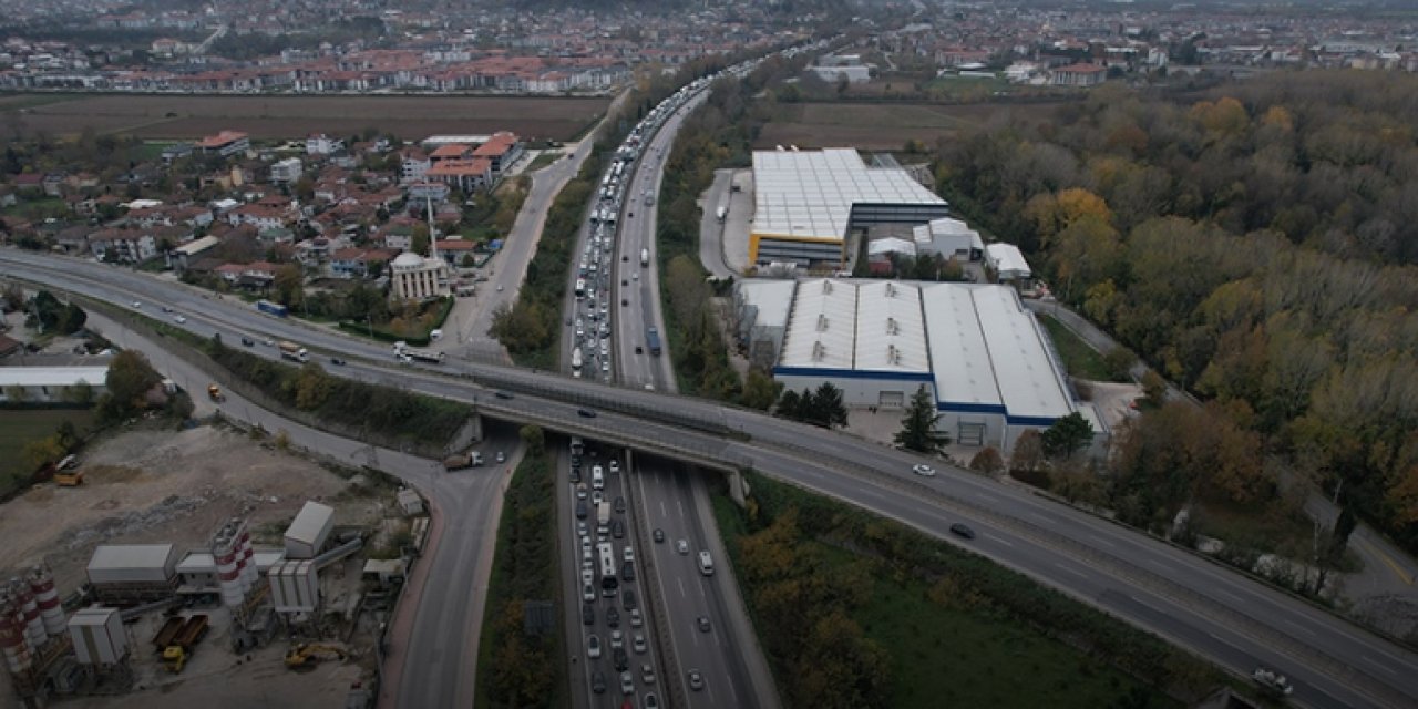Anadolu Otoyolunda kaza trafiği kilitledi uzun kuyruk oluştu
