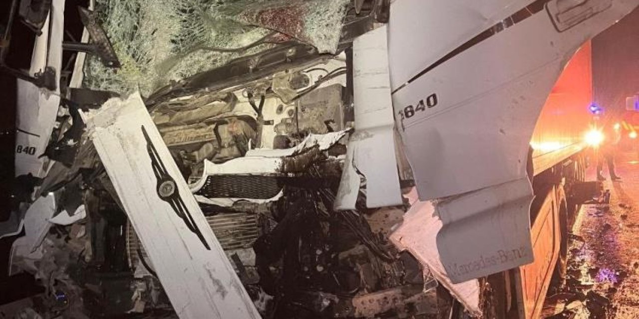 Tır, otobüse arkadan çarptı: 1 ağır 14 yaralı