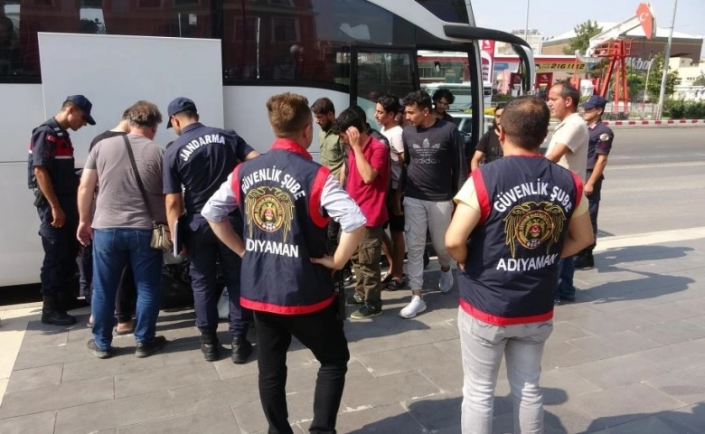 Adıyaman'da 76 kaçak göçmen yakalandı