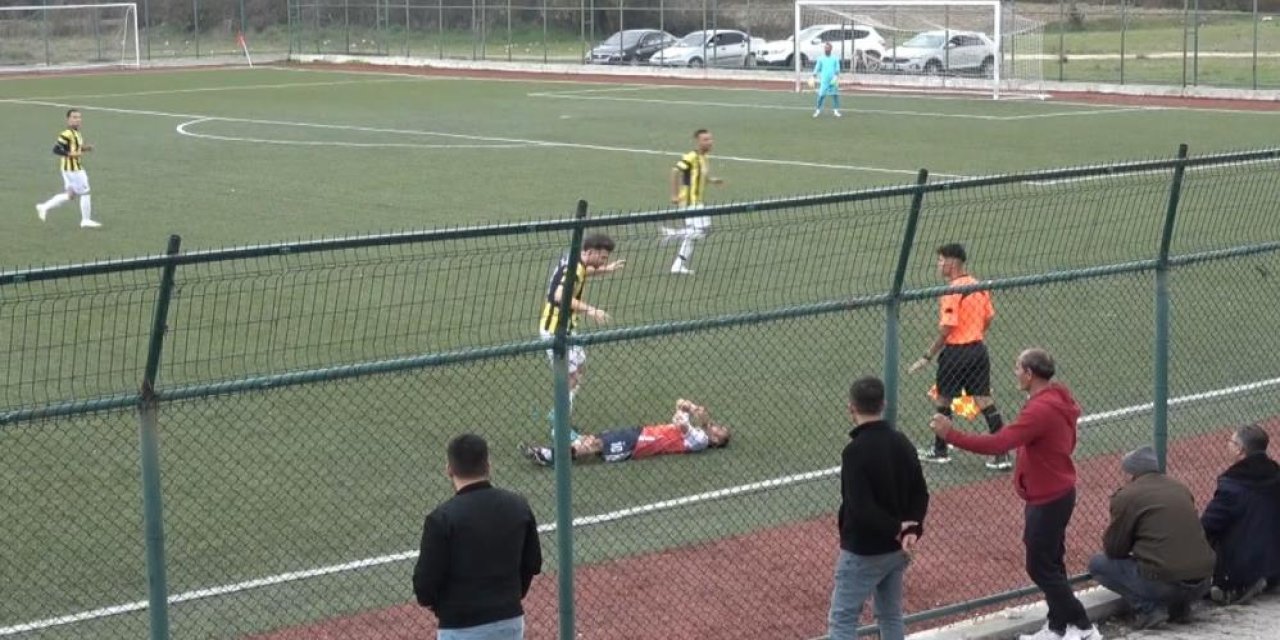 Dili boğazına kaçan futbolcu hakem Karabacak'ın müdahalesiyle hayata tutundu