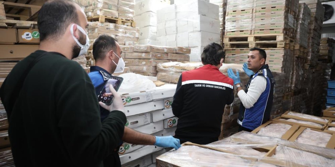 Antalya'da skandal: Bozulmuş 25 ton tavuk eti ele geçirildi