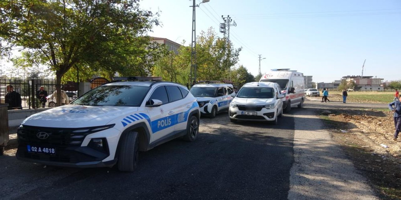 Sokakta dolaşan 2 çocuk bıçaklandı