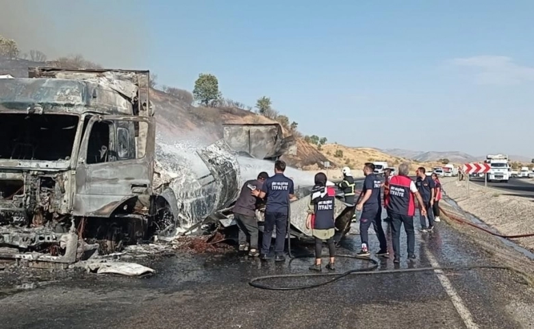 Alevlere teslim olan tırdaki 20 ton fındık küle döndü