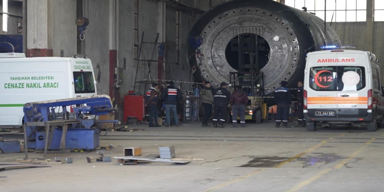 OSB'de bir fabrikada 3 tonluk sacın altında kalan 2 işçi öldü