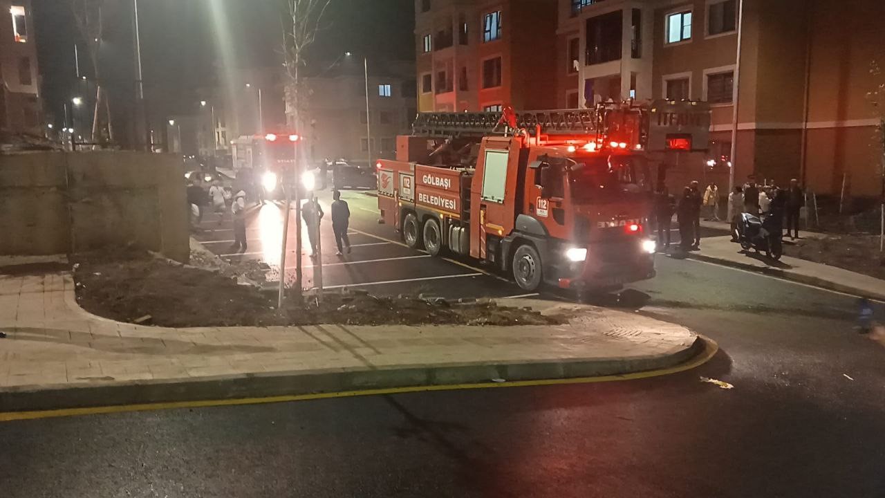 Şarjda unutulan cep telefonu patladı