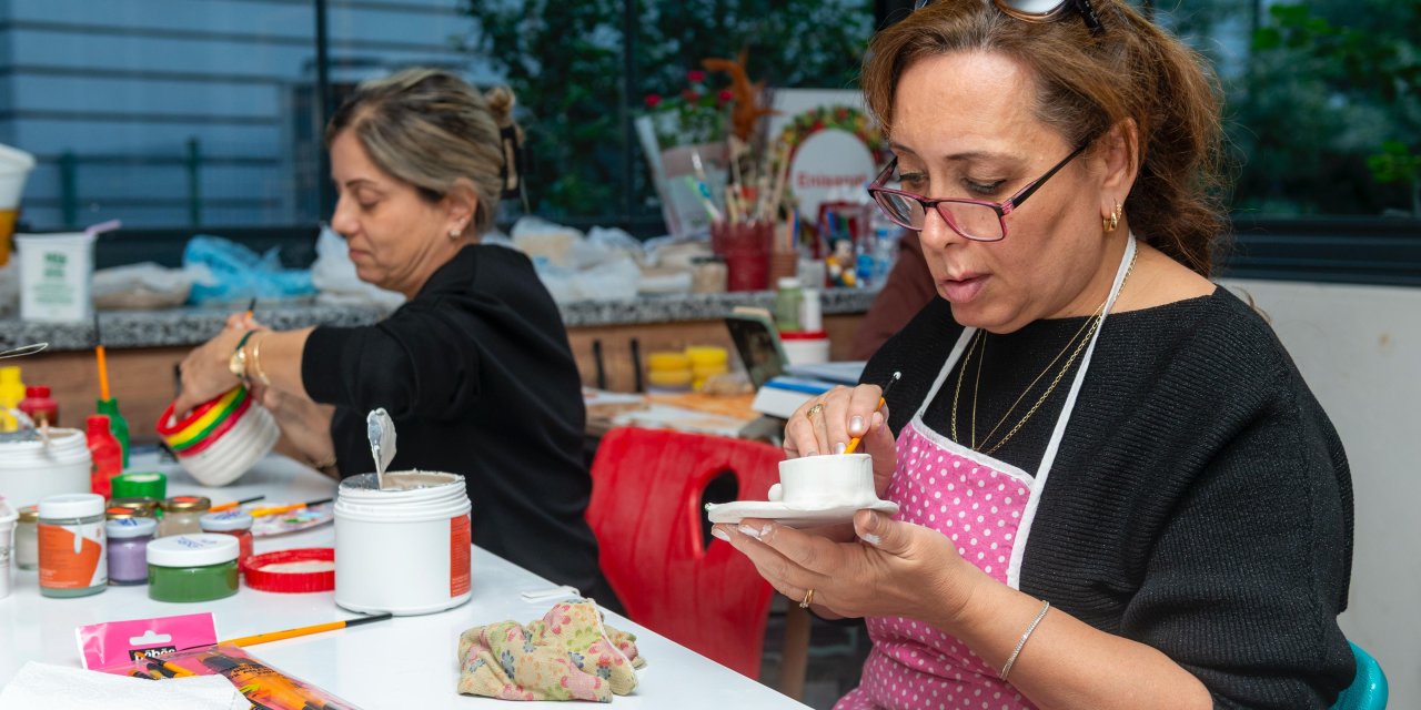 Yenişehir Belediyesinin kadınlara yönelik seramik eğitimleri başladı