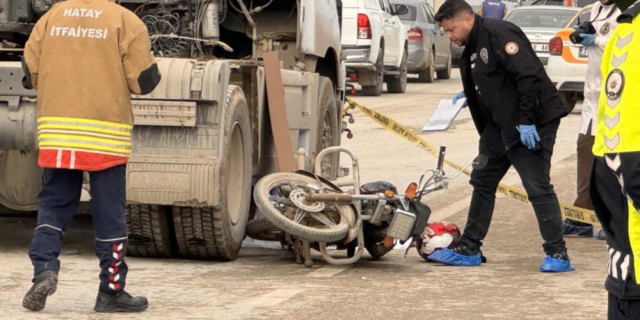 Tır ile  motosiklet çarçıştı:2 ölü 3 yaralı