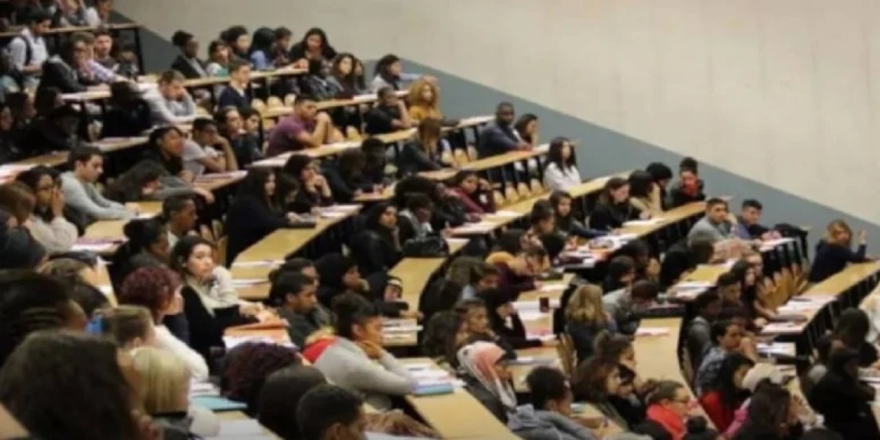 Üniversitelerde yoklama devri değişiyor, QR kod  kullanılacak
