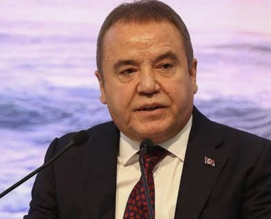 Antalya' nın başkanı Muhittin Böcek hastaneye kaldırıldı