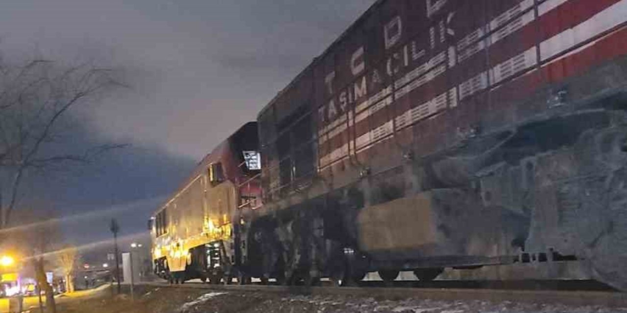 Tren 16 yaşındaki gence çarptı kurtarılamadı