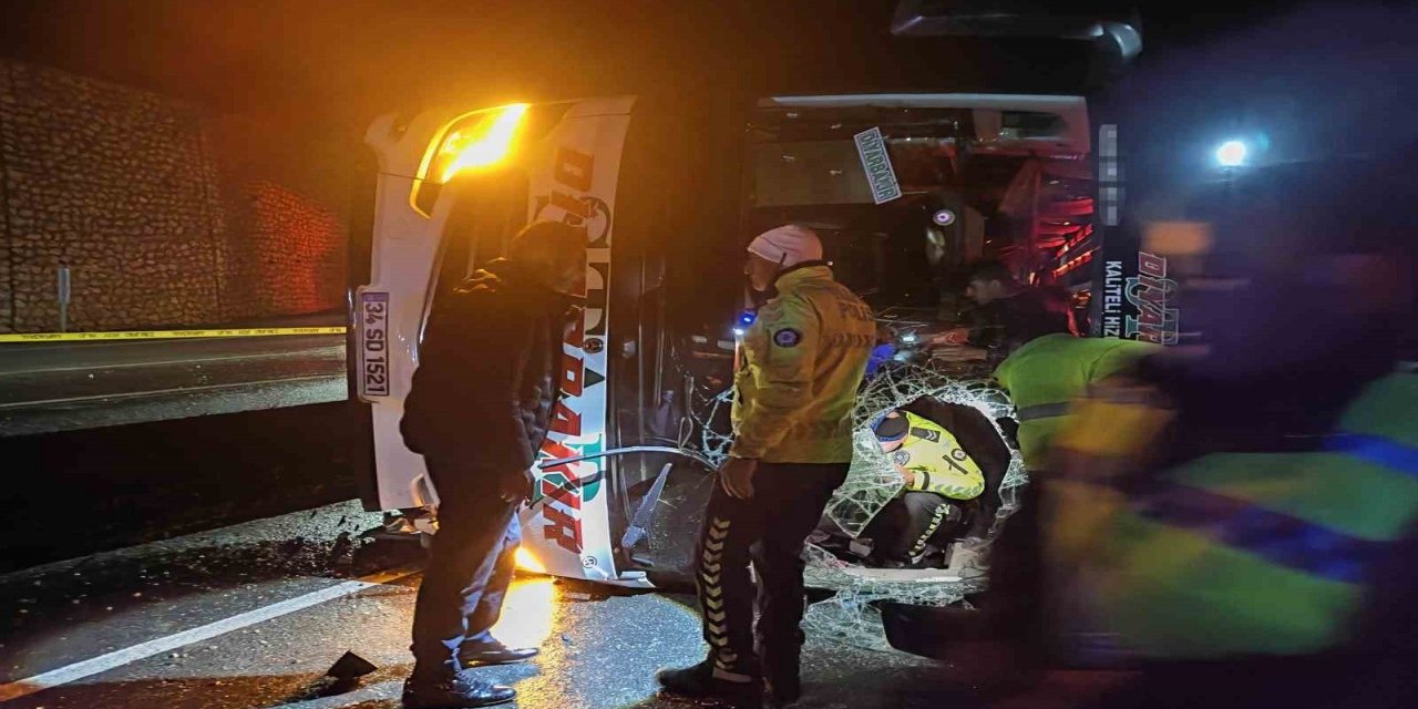 Osmaniye’de yolcu otobüsü devrildi: 3 yaralı