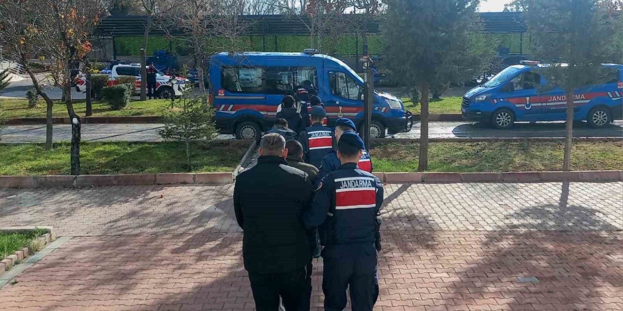 Polis Aksaray merkezli 5 ilde operasyon yaptı