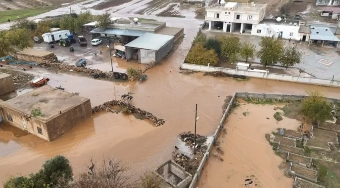 Kızıltepe’de mahalle sular altında kaldı
