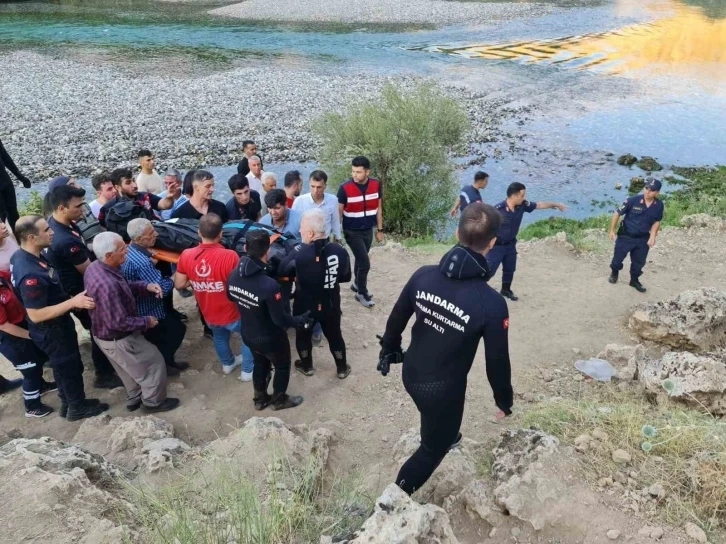 Serinlemek için suya giren gencin cesedi bulundu