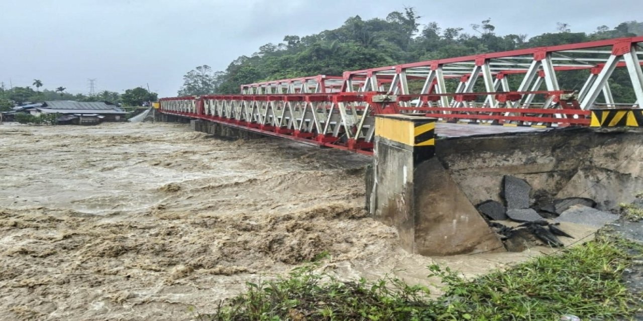 Endonezya’daki sel ve toprak kaymalarında ölü sayısı bini aştı