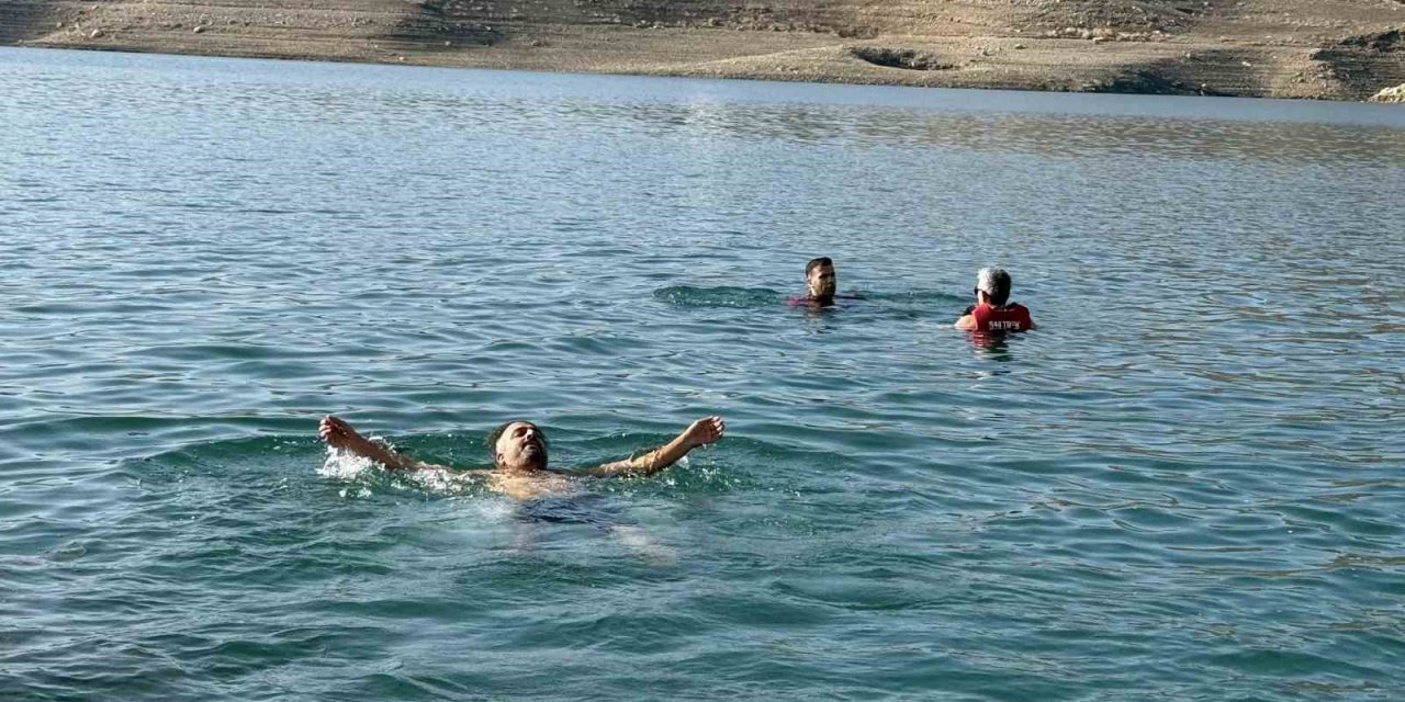 Siirt’te Kışın ortasında Botan Vadisinde suya girdiler