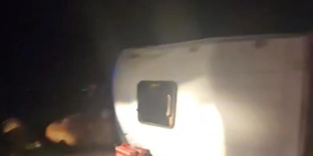 İnşaat işçilerini taşıyan minibüs devrildi: 16 yaralı