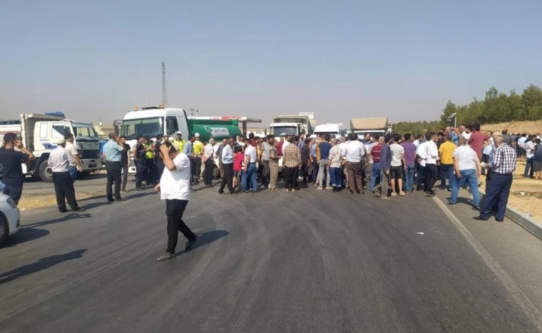 Son Dakika Gaziantep'te  Besiciler D-400 yolunu trafiğe kapattı