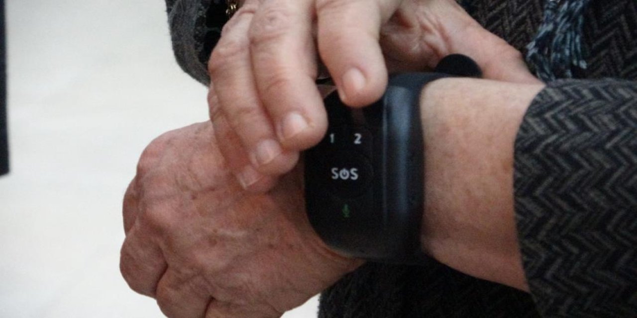 Yaşlılara Teknoloji kalkanı: Akıllı bileklik uygulaması başladı