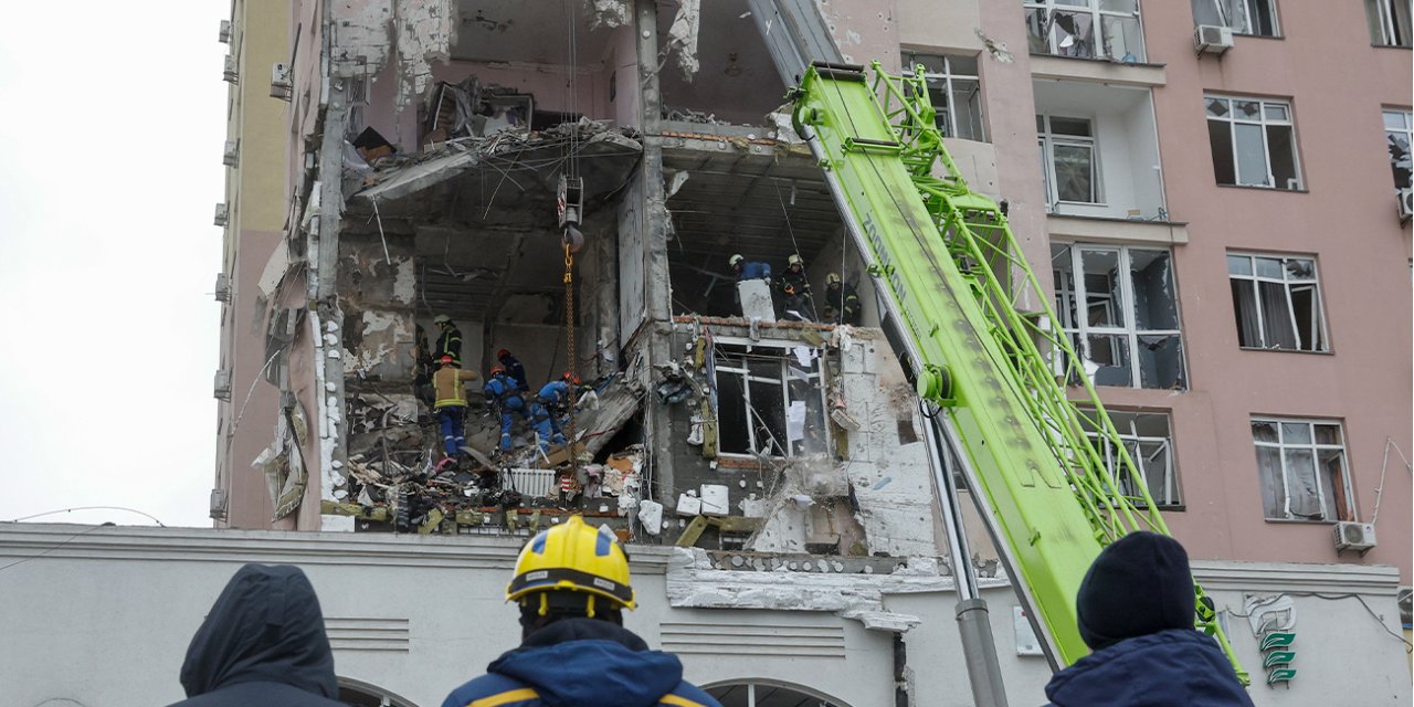 Rusya, Zelenskiy-Trump görüşmesi öncesinde Ukrayna'yı vurdu: 1 ölü, 30 yaralı