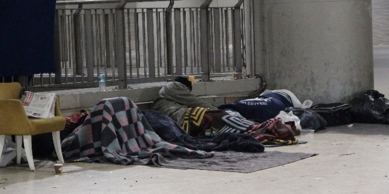 İstanbul’da sokakta kalan vatandaşlar otellere yerleştirildi