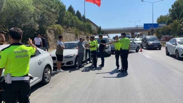 Adıyaman'da 16 araç birbirine girdi: 1’i polis 2 kişi yaralandı